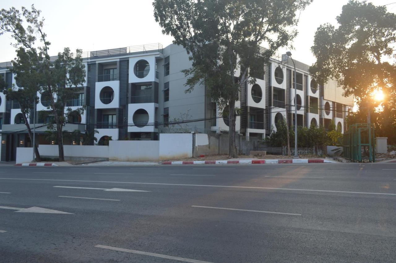 Airport Avenue Hotel Gyogon Екстер'єр фото